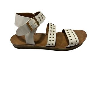 NWOT Olive street womens becka studded sandals Size 9.5